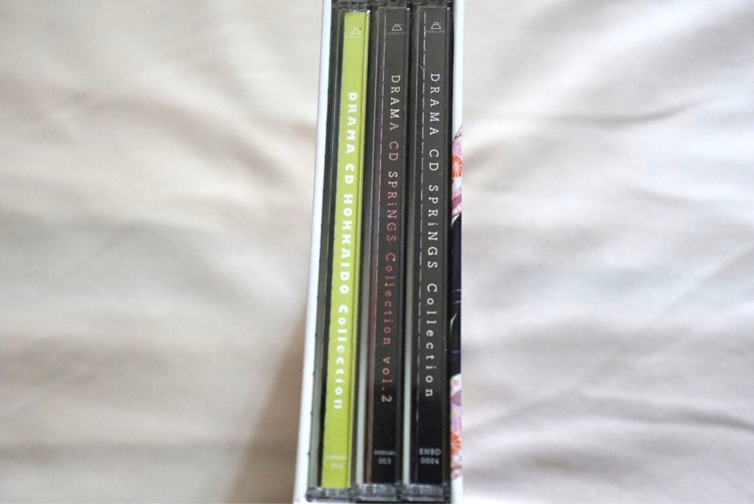 温泉むすめ CD&Blu-rayセット(サイン缶バッジ、名刺入れ付き)