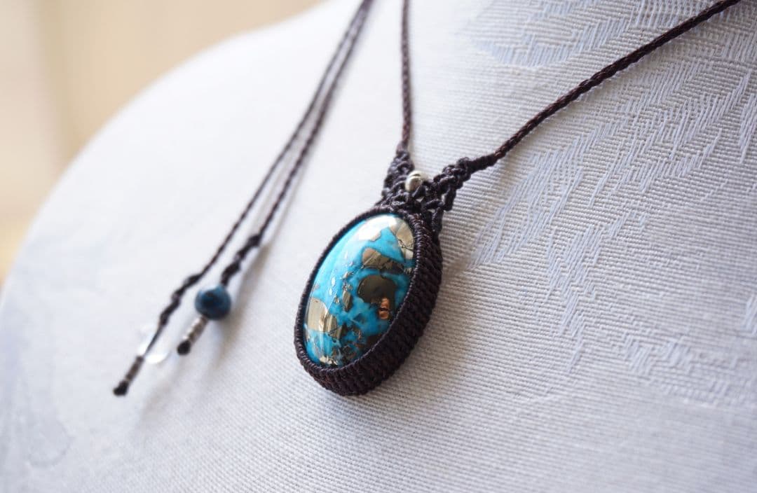 «special collection»大粒イラン産ターコイズマクラメネックレス