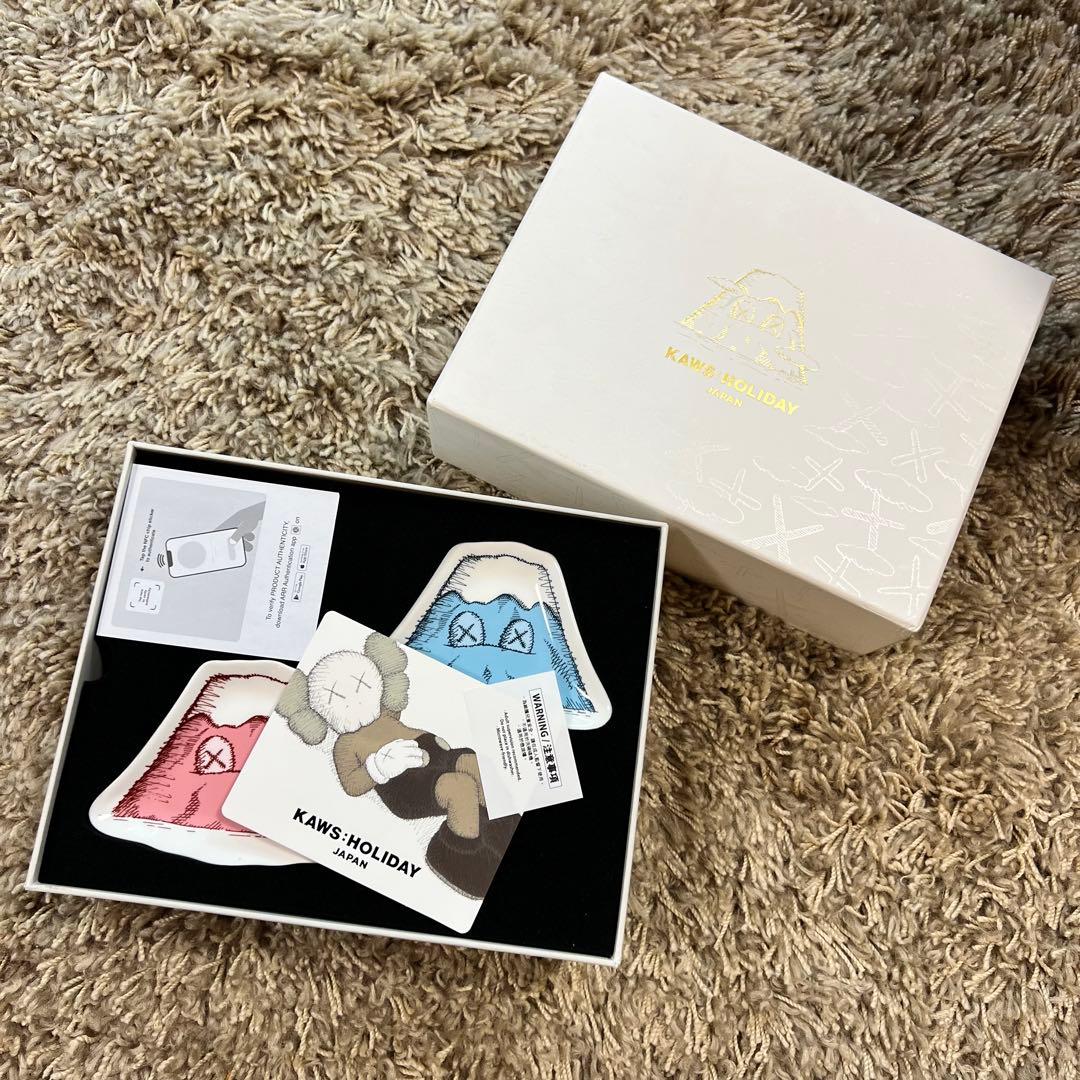 KAWS HOLIDAY JAPAN プレート セット カウズ 富士山 お皿