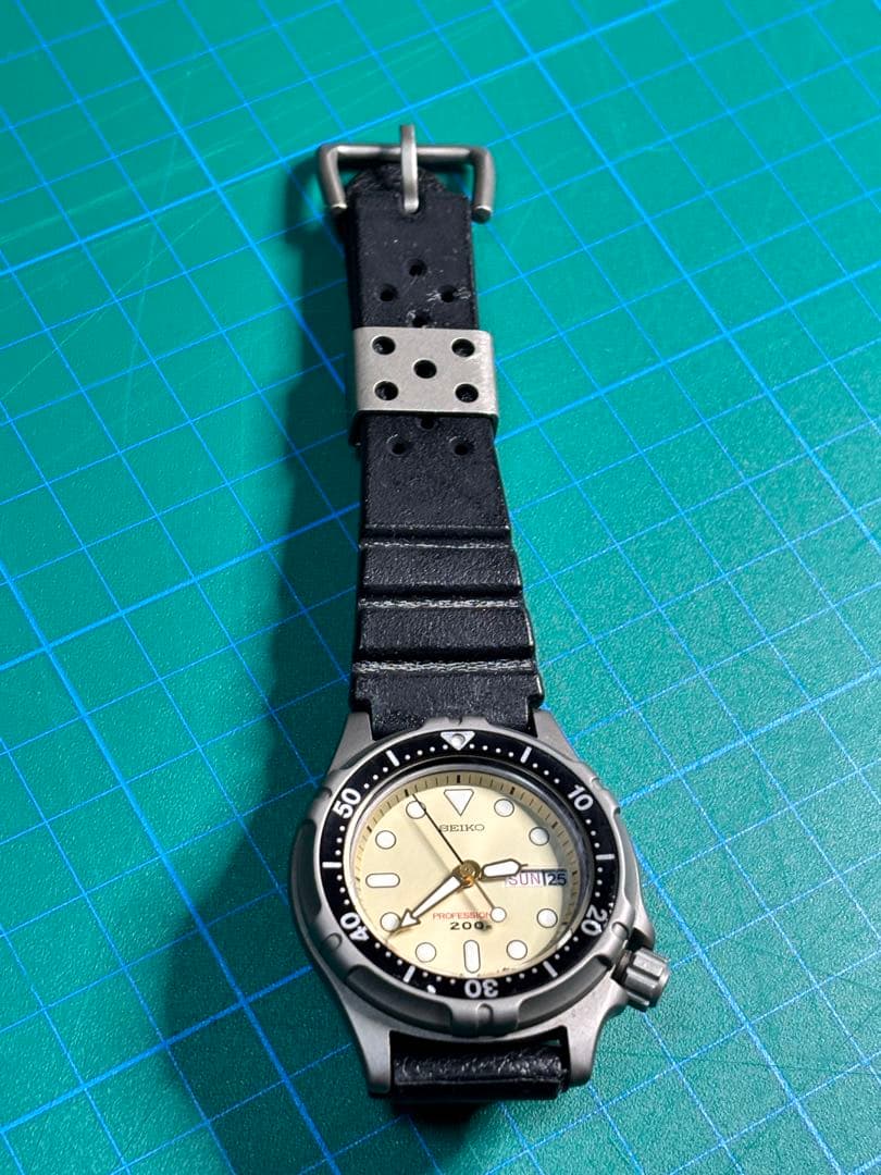 ちょっとレトロなSEIKO 200M 腕時計 7c43-6a00 チタンダイバー