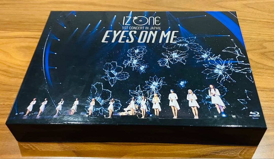 IZ*ONE EYES ON ME 初回生産限定版　トレカ・ポストカードあり