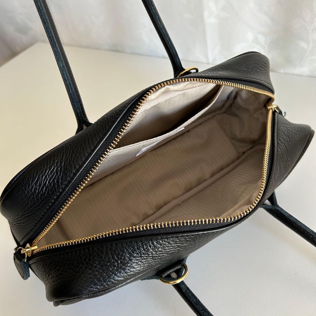 今季ヤングアンドオルセン黒レザーバッグ（定価39600 のお品)美品です