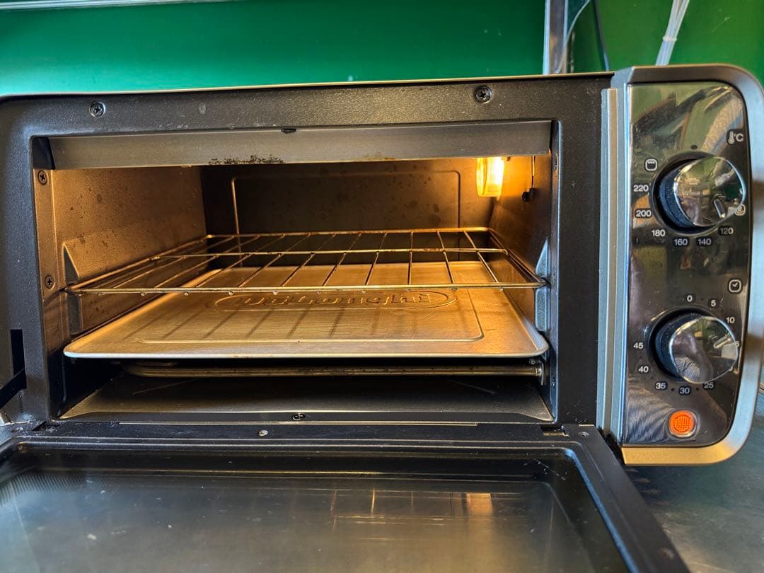 DeLonghi オーブン&トースター (ピザストーン付き)