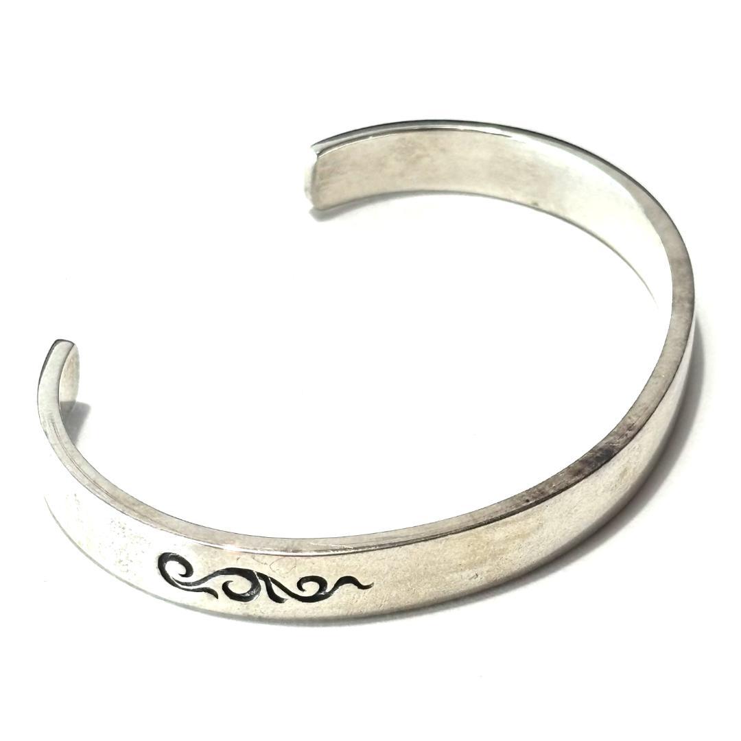 新品未使用 サード シルバーアクセサリー 外アラベスク 内側サンシンボルバングル