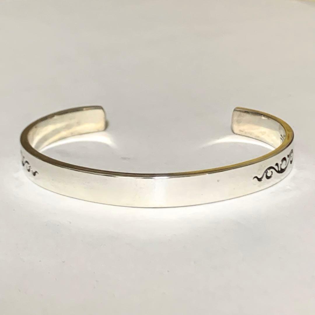 新品未使用 サード シルバーアクセサリー 外アラベスク 内側サンシンボルバングル