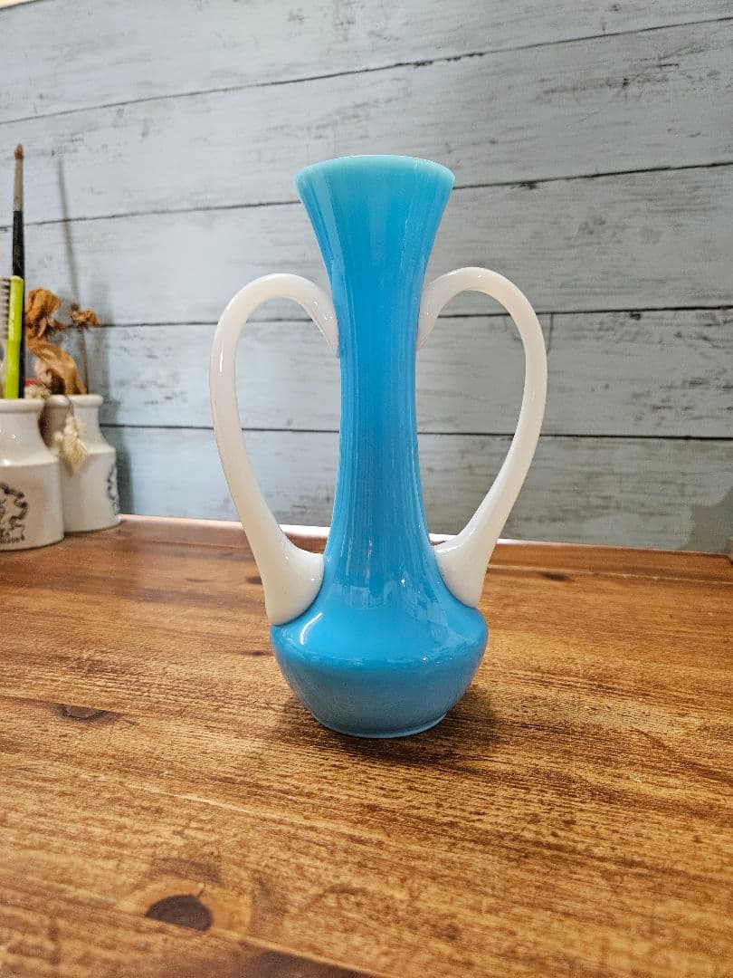 フランスアンティーク オパリンガラスの花瓶 一輪挿し ハンドル付き 花器 花入れ