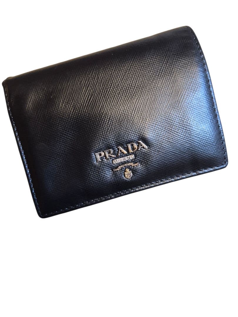 ＰＲＡＤＡ　プラダ　サフィアーノ　二つ折り財布　ブラック革
