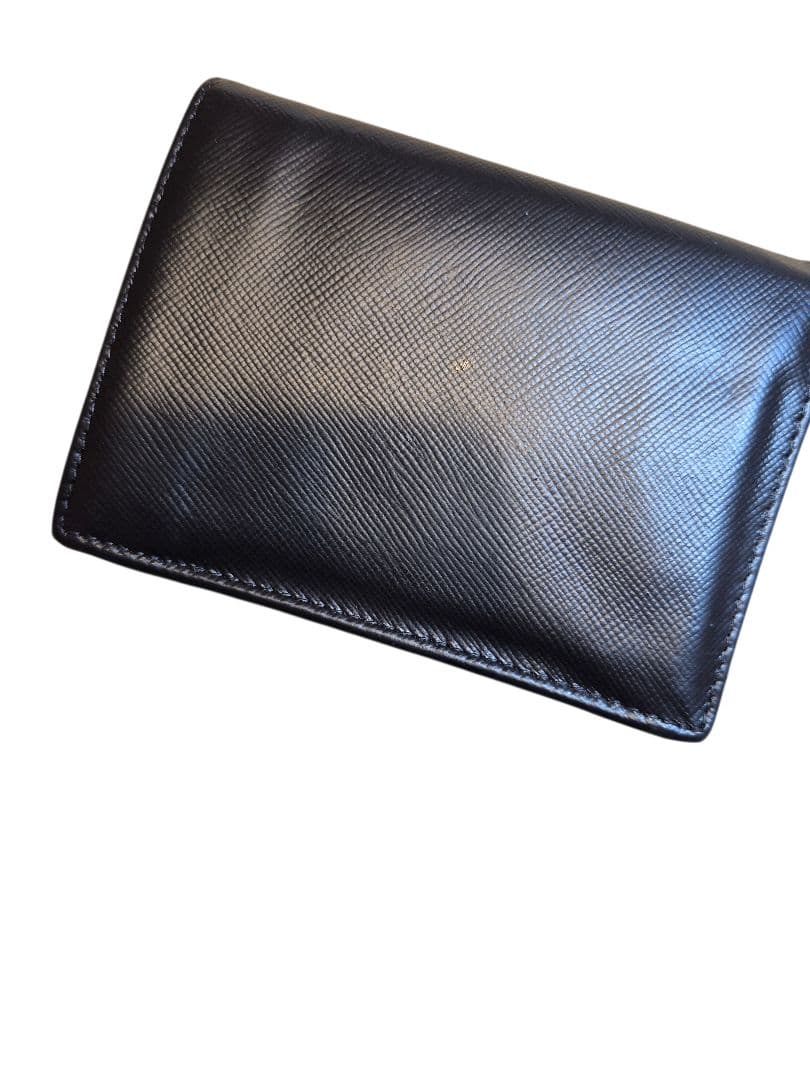 ＰＲＡＤＡ　プラダ　サフィアーノ　二つ折り財布　ブラック革