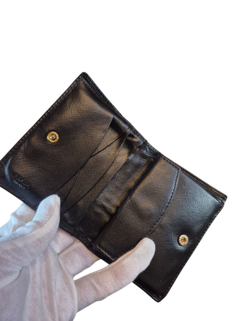 ＰＲＡＤＡ　プラダ　サフィアーノ　二つ折り財布　ブラック革