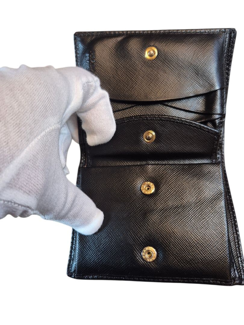 ＰＲＡＤＡ　プラダ　サフィアーノ　二つ折り財布　ブラック革