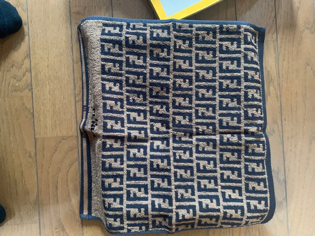 FENDI ロゴタオル ギフトボックス付き