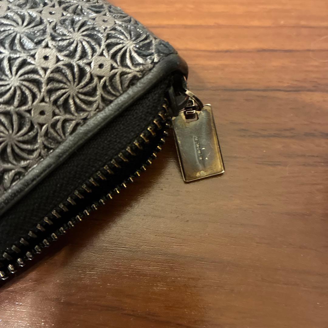 ヒコロハヤシ　二つ折り財布