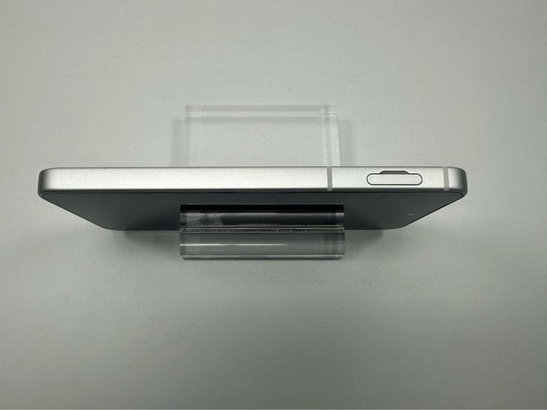 新品同様 Aquos sense9 docomo SIMフリー ホワイト