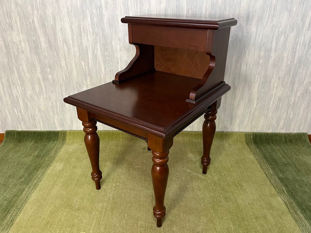 フランスベッド社製　ナイトテーブル