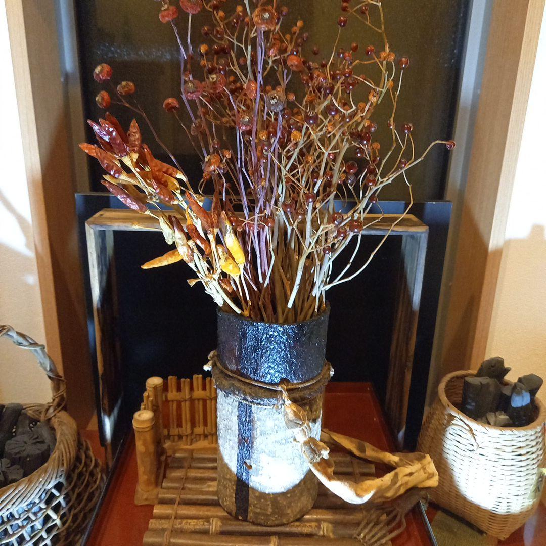 職人さんの使い込まれた漆桶.漆掻壺