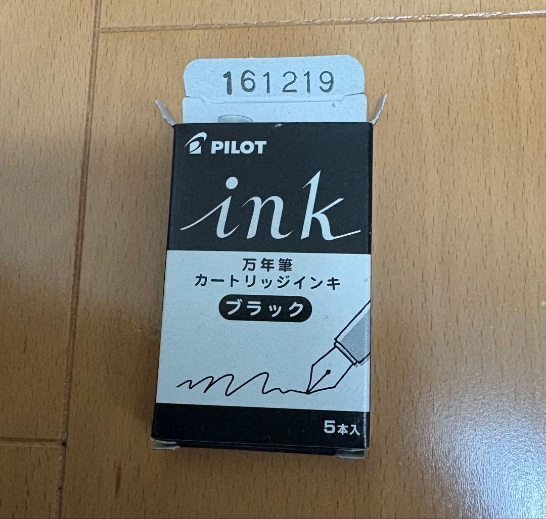 キャップレス万年筆デシモ黒 F