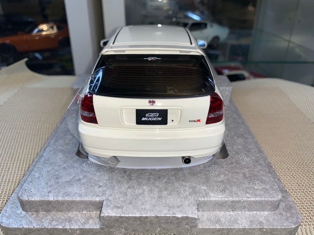 MOTOR HELIX 1/18 ホンダシビックtypeR(ホワイト)