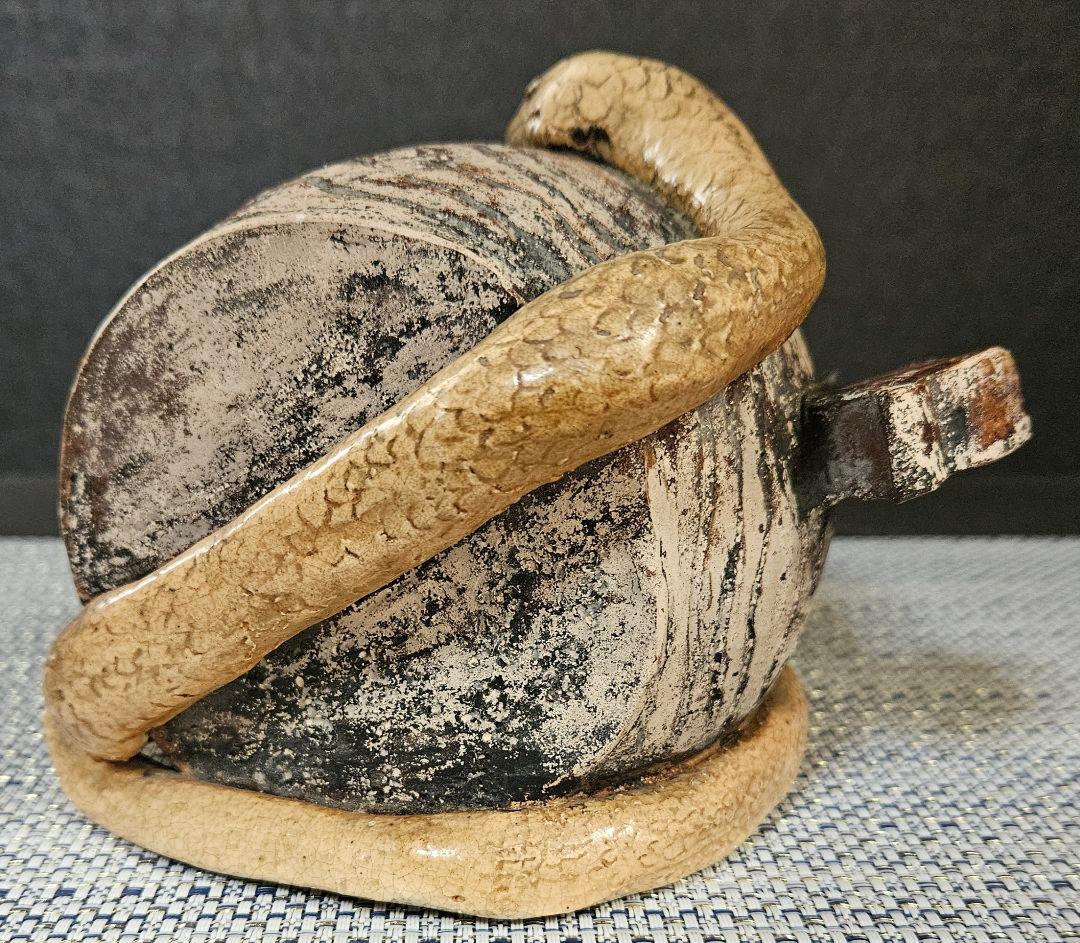 明治時代頃　陶製　打出の小槌に蛇　陽刻浮彫　三宝珠文様　置物　オブジェ　縁起物