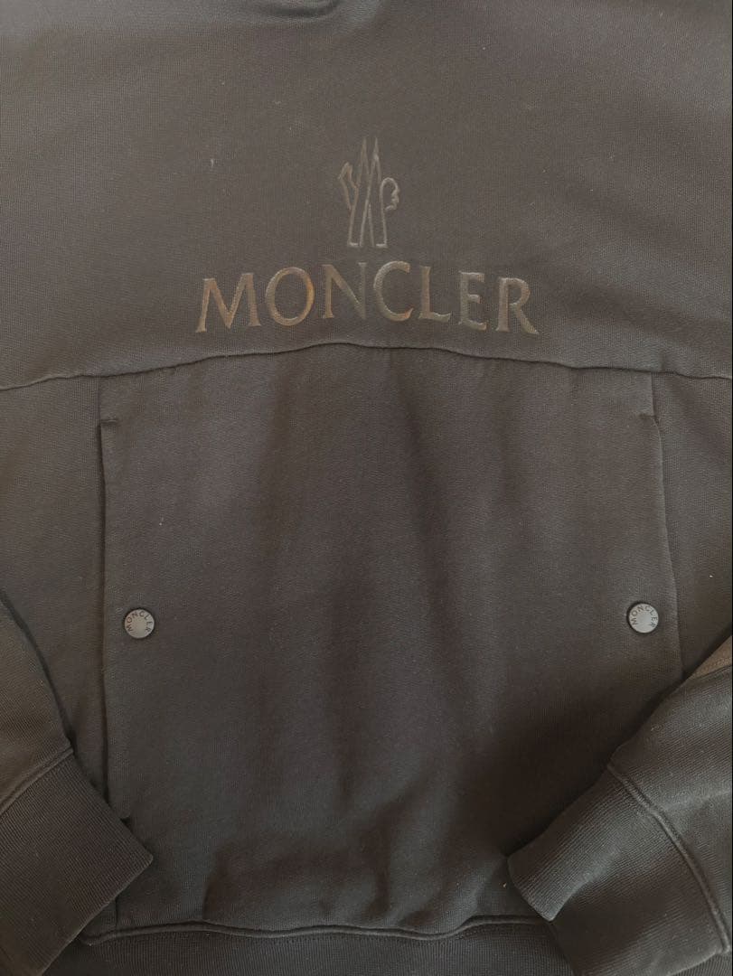 【サン】MONCLER グレー フード付きパーカー