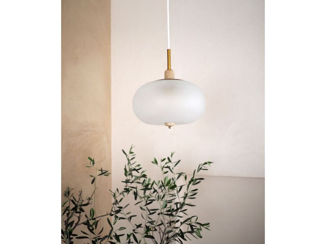 半透明ガラスと大理石の オーバル ペンダントライト