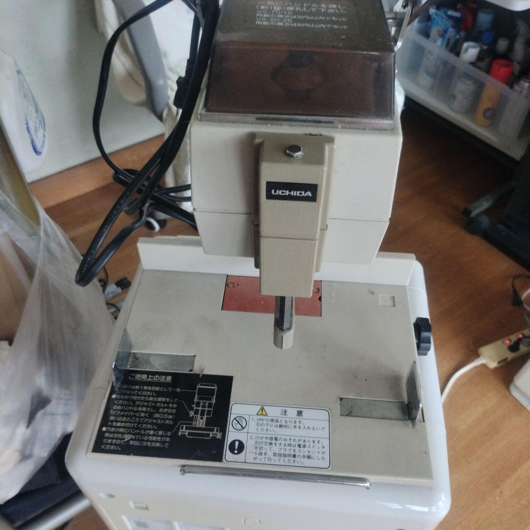 卓上型 製本機？　穴あけパンチ　ウチダ電動パンチ