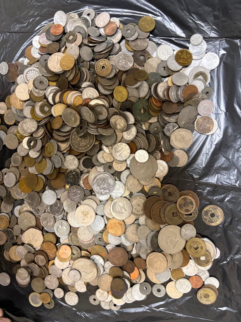 北*地様 日本の昔のお金と海外のお金（約4キロ）