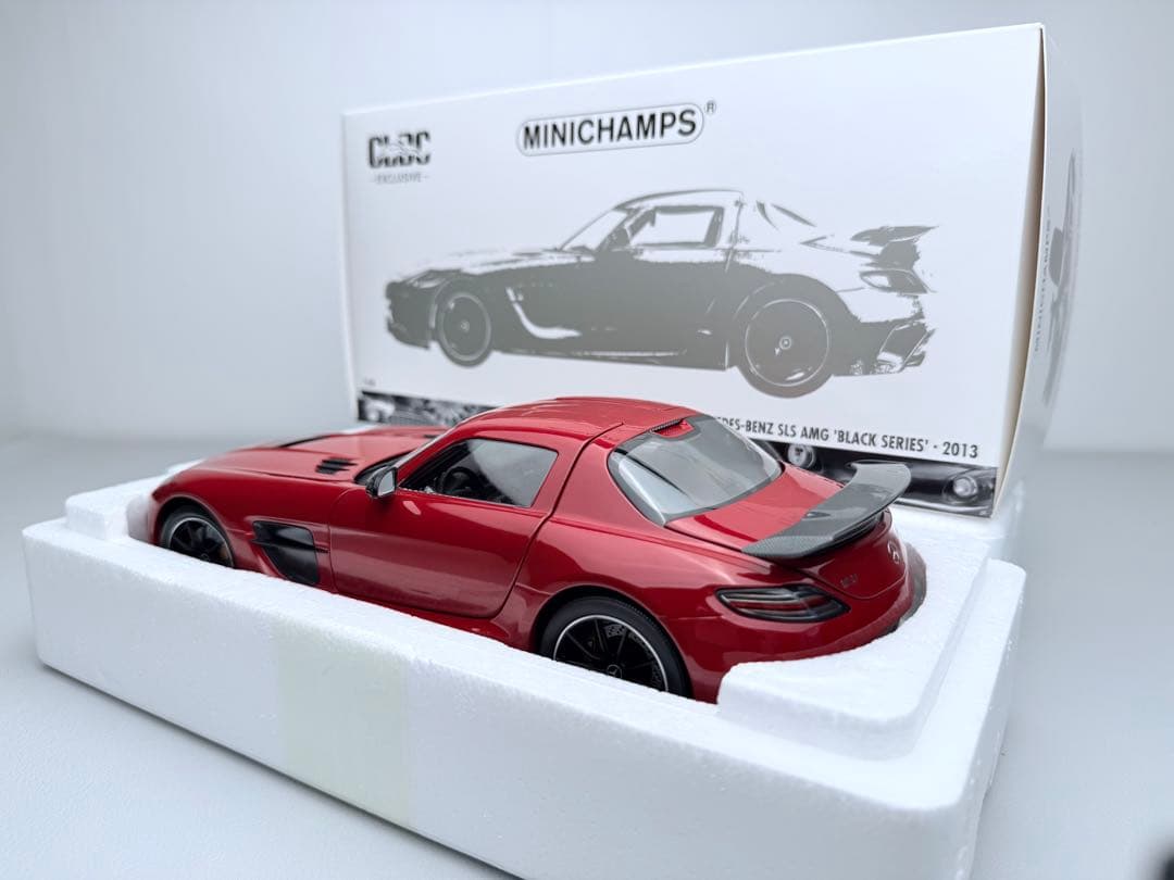 MINICHAMPS メルセデス・ベンツ SLS AMG レッド 1/18