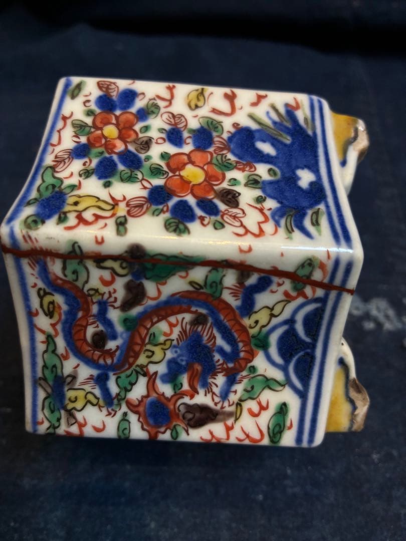 中国美術　香炉　大明萬暦年製　五彩　花と龍と鳳凰　六角香炉