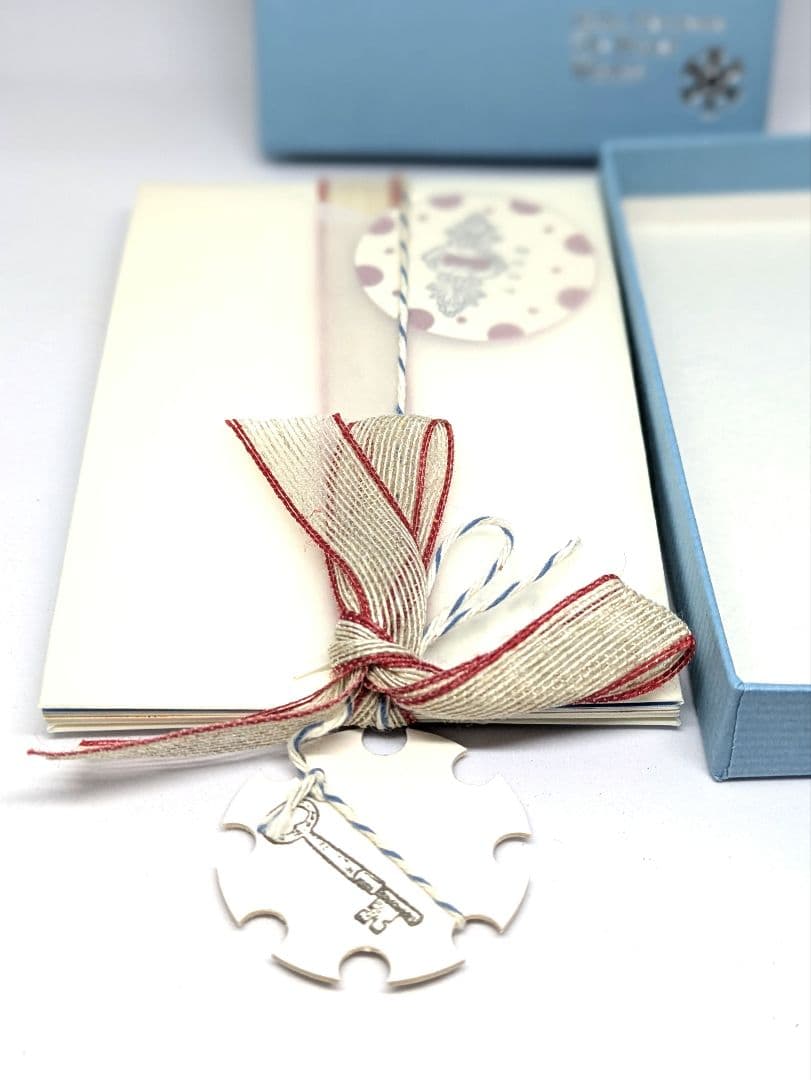 鳩山郁子　豆本と、サイン入りCAMERA Ｄａｙｓのフィル厶、（上箱無し）ら２個