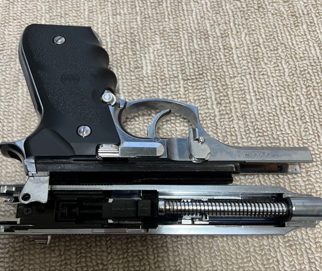 M92F クロームステンレス ガスガン 18歳以上