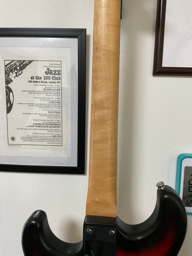 ストラト　タイプ　弾き心地良　艶消しボディ ブラウンサンバースト