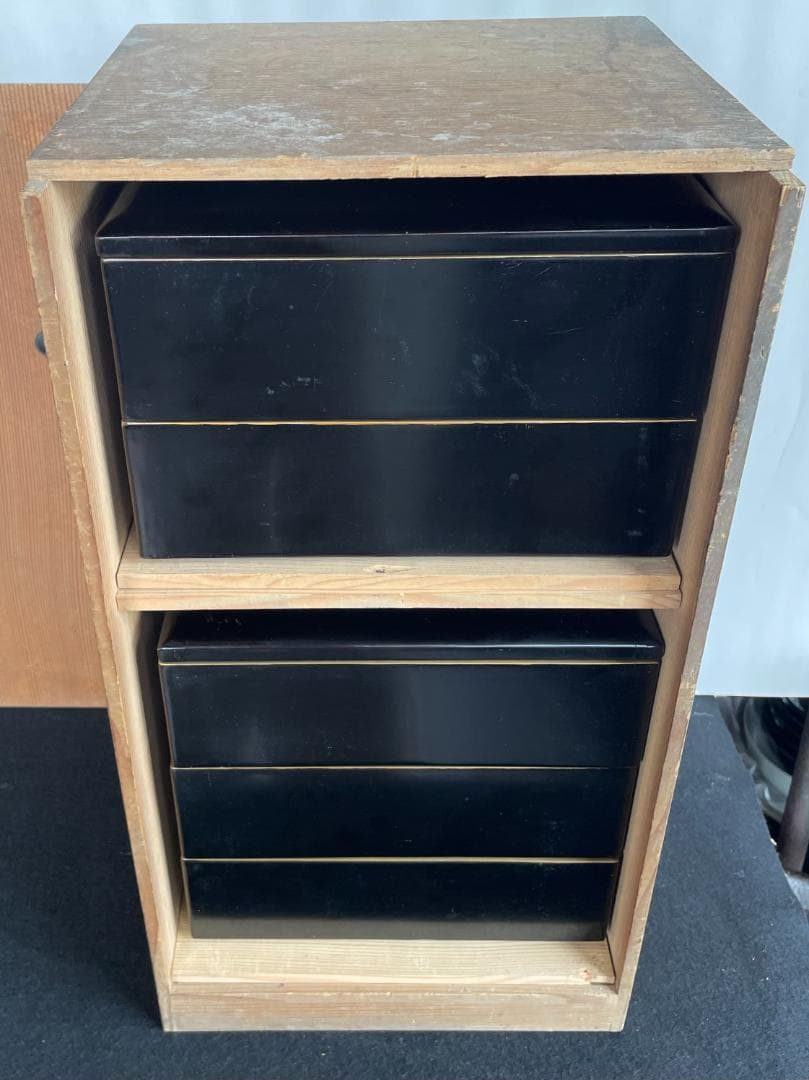 天然木 溜無地 五段重 蓋二枚 内朱塗 重箱 木箱入 木製 漆器 漆芸 骨董