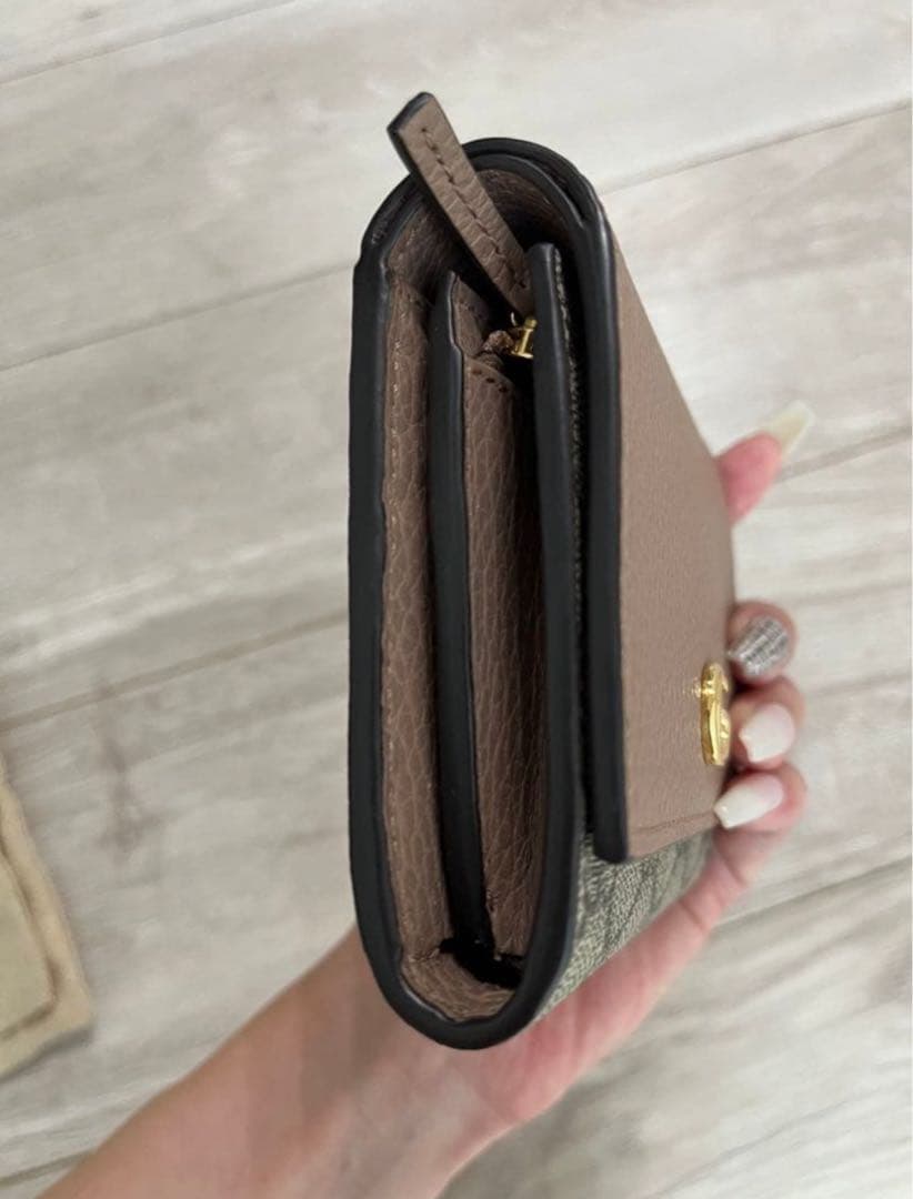 GUCCI GGマーモント2つ折り財布
