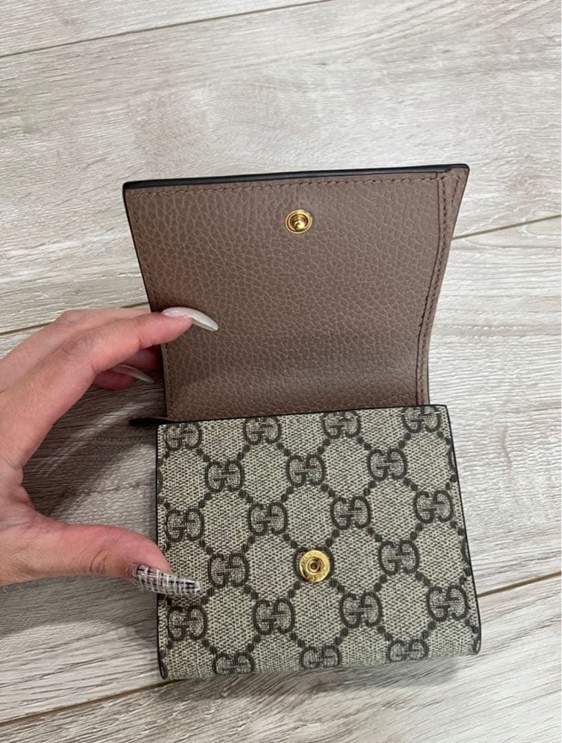 GUCCI GGマーモント2つ折り財布