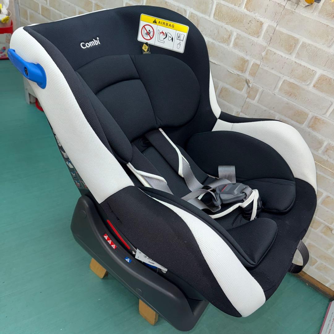 コンビ　チャイルドシート ウィゴー　新生児から　日本製