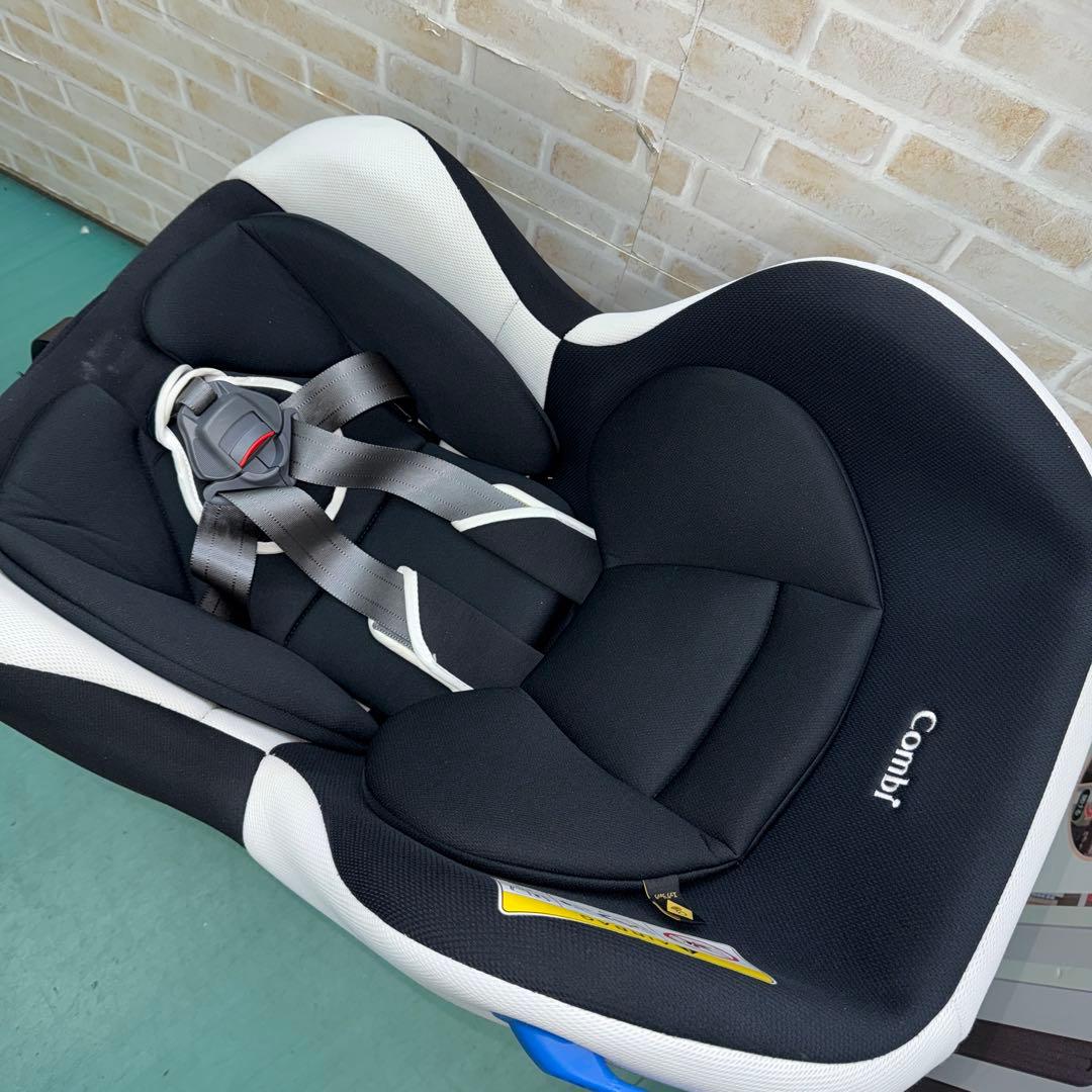 コンビ　チャイルドシート ウィゴー　新生児から　日本製