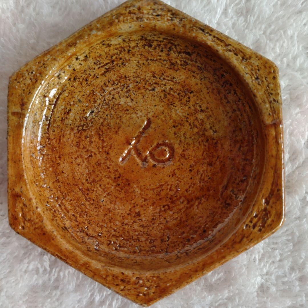 香合　飴釉　亀甲　大樋焼　坐忘斎家元彫字　「聴松風」　裏千家　大樋長左衛門　箱書