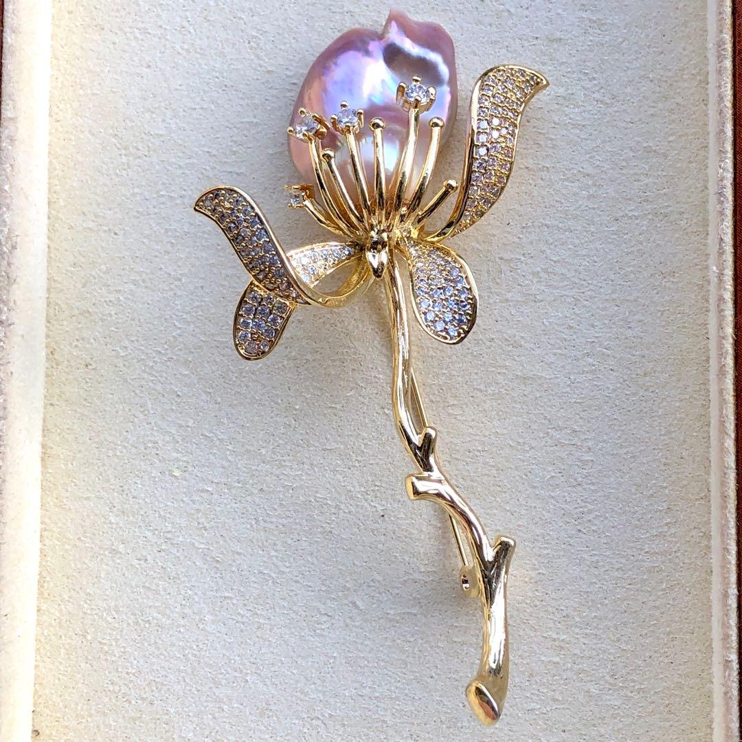 リカちゃんバロックパール　メタリックピンク26㍉お花ブローチBEN692