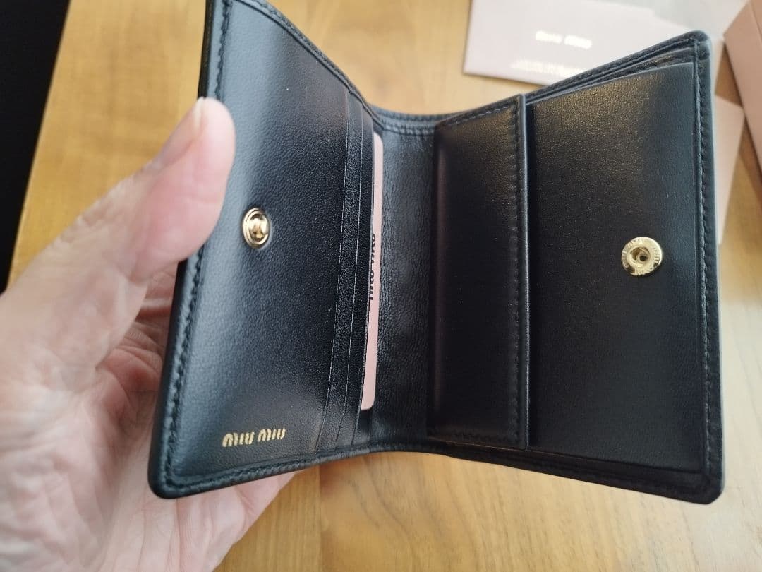 miu miu ドット柄 二つ折り財布