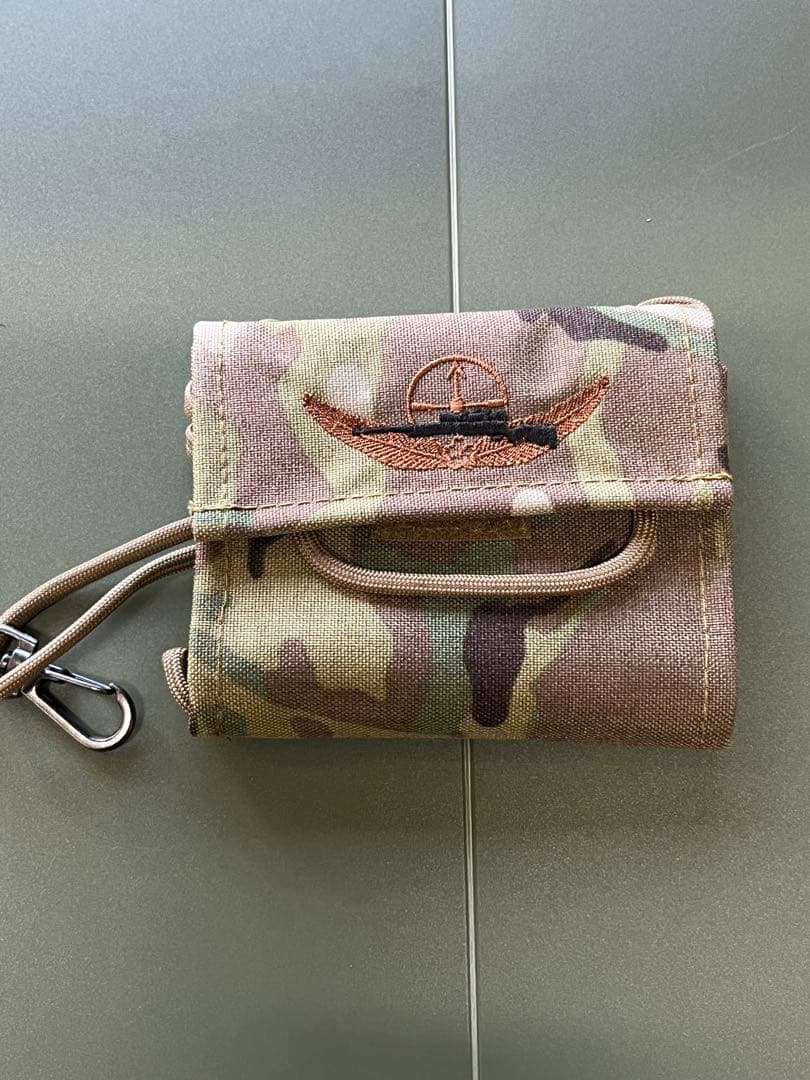 陸上自衛隊　狙撃徽章マーク付き　カード入れ