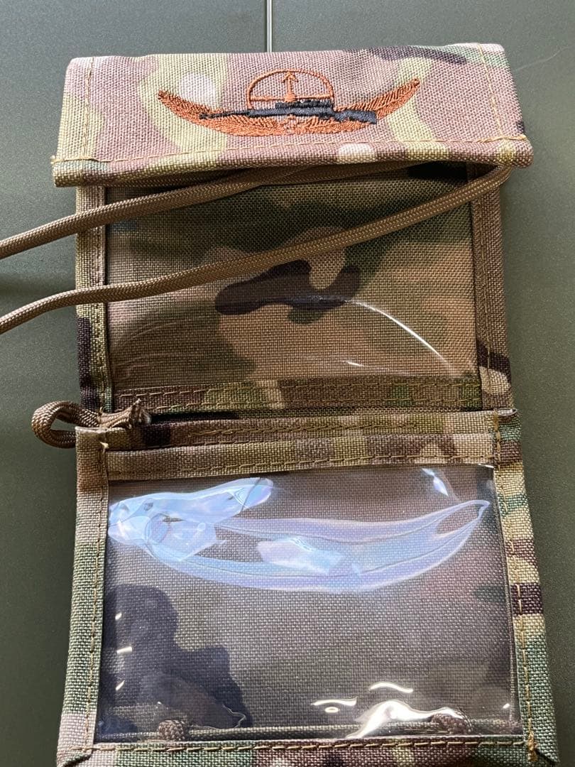 陸上自衛隊　狙撃徽章マーク付き　カード入れ