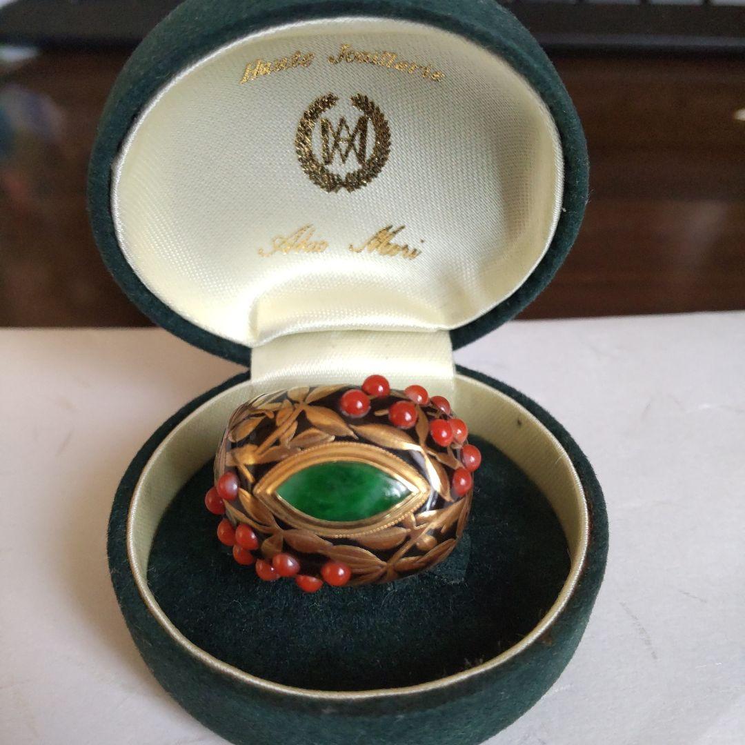 AKIO MORI「べっ甲に植物柄の金蒔絵、赤珊瑚、マーキス型の翡翠の指輪」