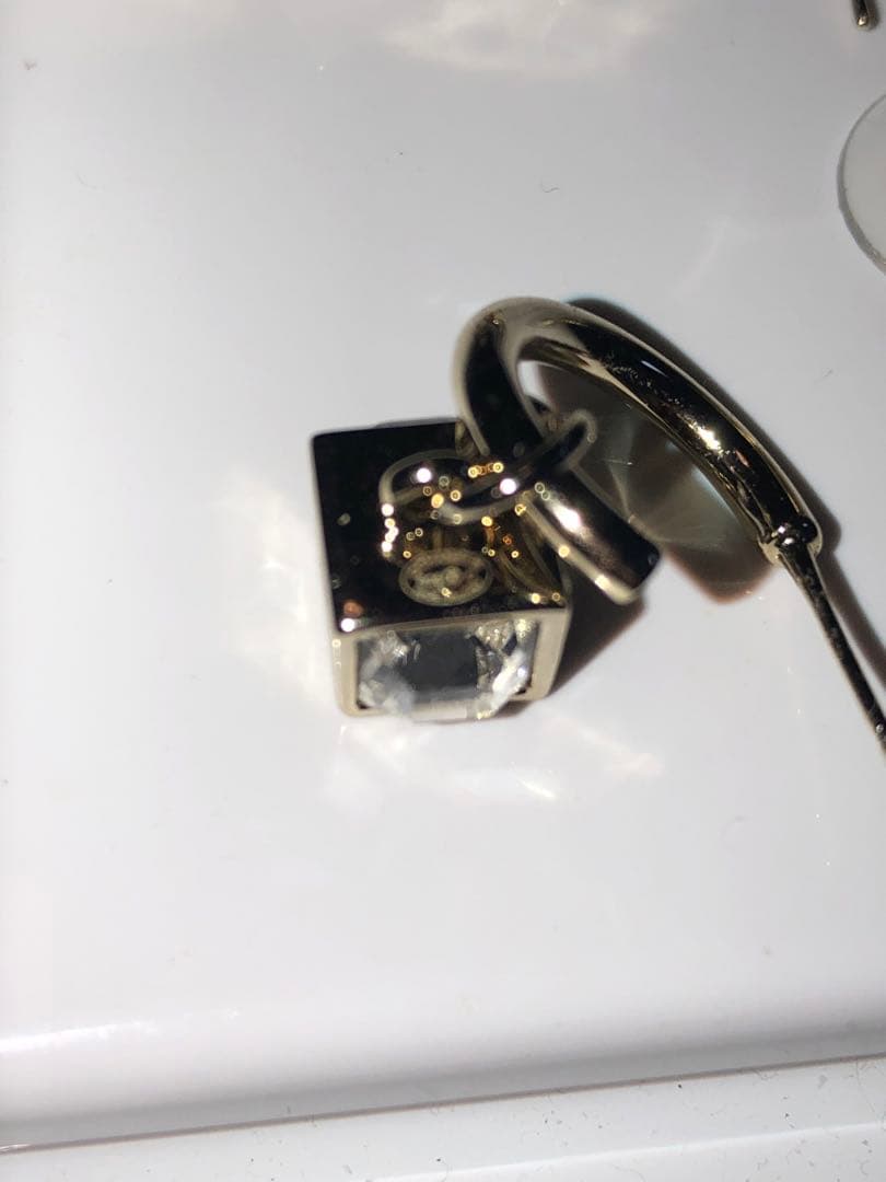 Chanel キューブ型フープピアス