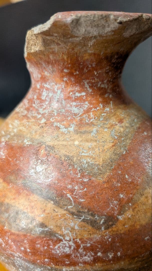 メキシコ彩陶土器　彩色とヘラによる光沢処理が見られる壺