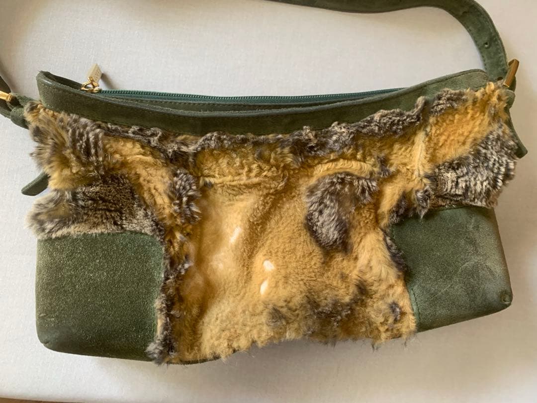 やまにゃんLOEWE オリーブグリーン ファークラッチバッグ