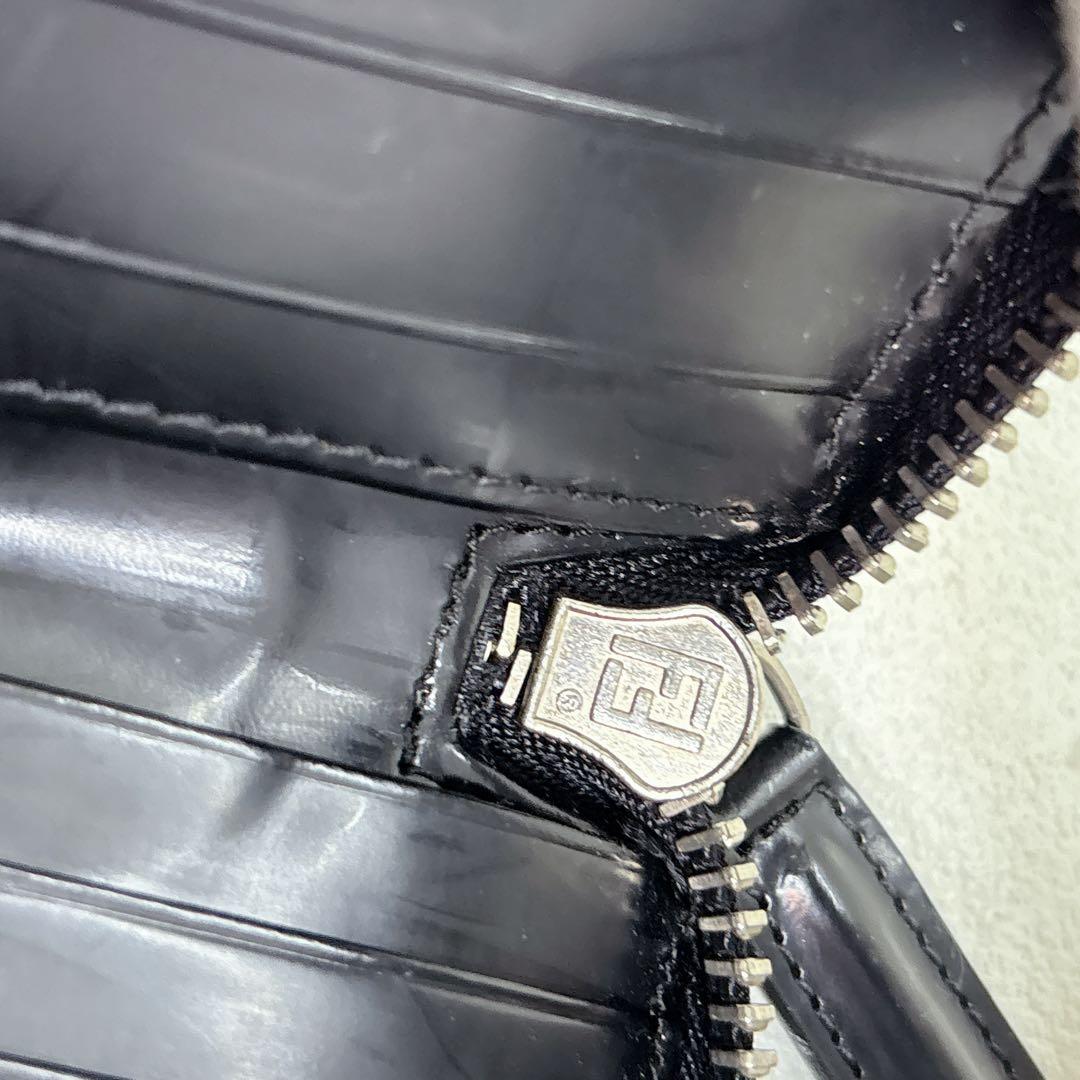 希少✨Fendi フェンディ 黒 レザー 二つ折り財布 ラウンドファスナー