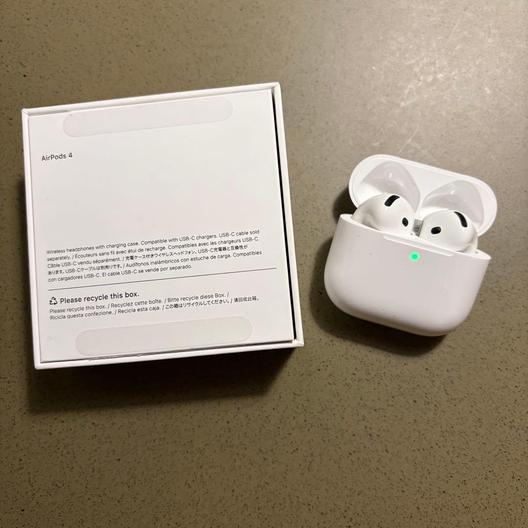 （ほぼ新品）AirPods 4 本体 充電ケース付き　ノイキャン無し