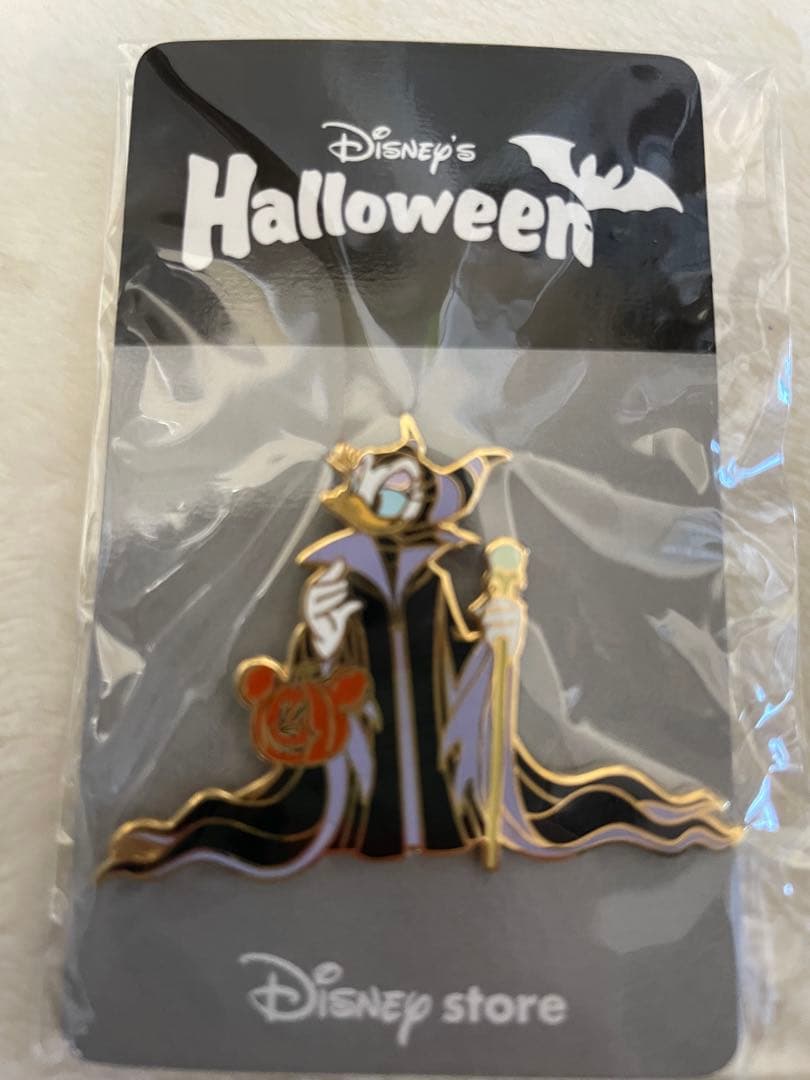 レア　ディズニーストア　ハロウィンピンバッジ　3点セット