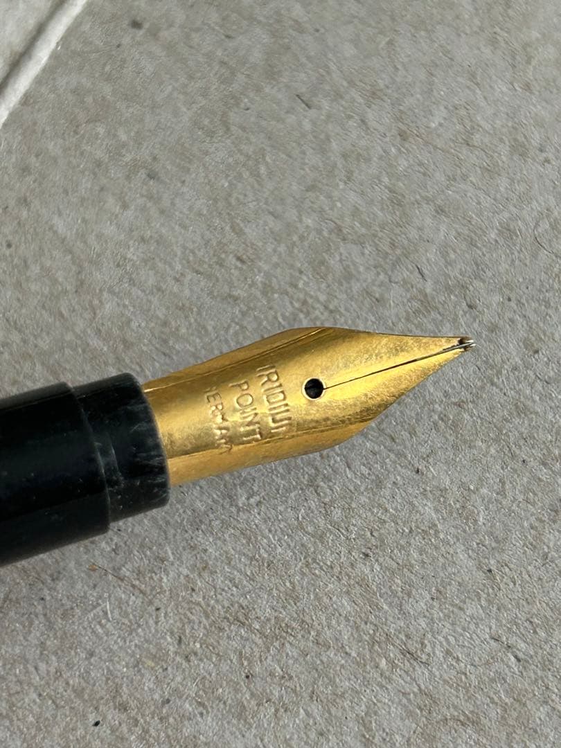 珍しいIRIDIUM POINT GERMANY 万年筆女王記念ペンコレクション