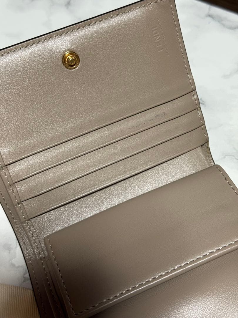 FENDI 二つ折り財布エフイズフェンディ